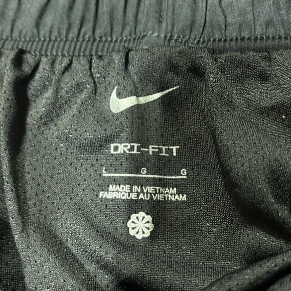 Nike Dri-Fit Running,panty lined,elastic drawstring waist,mesh side panel - Picture 7 of 8